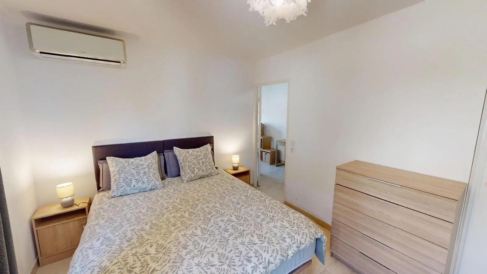 Appartement Superbe T2 Refait A Neuf Avec Balcon Vue Montagne A Un Arret De Monaco à Roquebrune-Cap-Martin 0*,  France