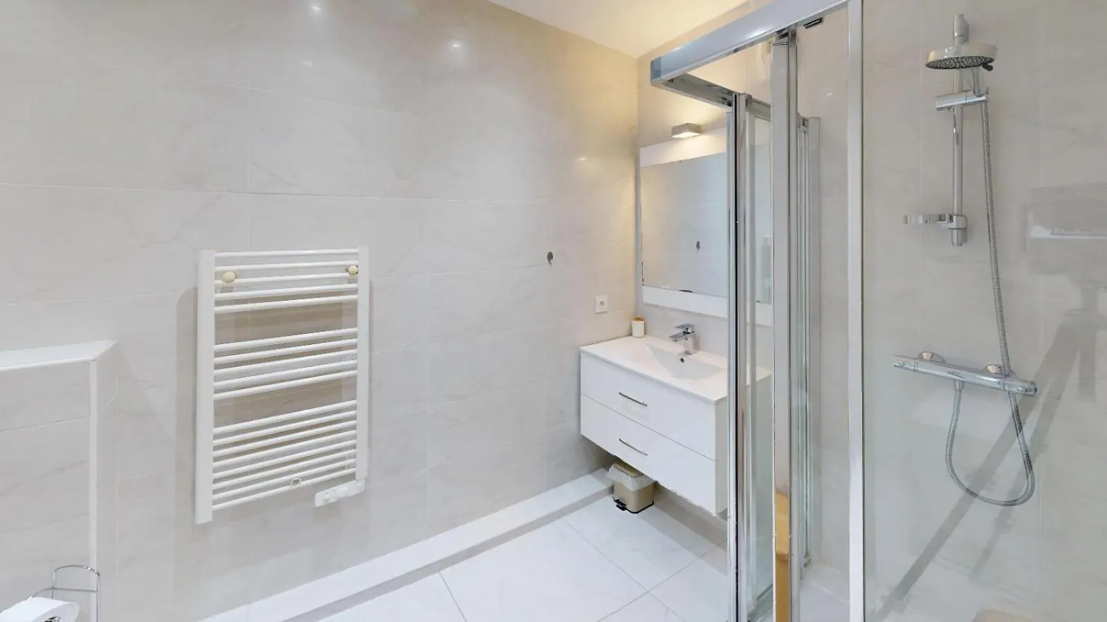 Superbe T2 Refait A Neuf Avec Balcon Vue Montagne A Un Arret De Monaco Apartment Roquebrune-Cap-Martin
