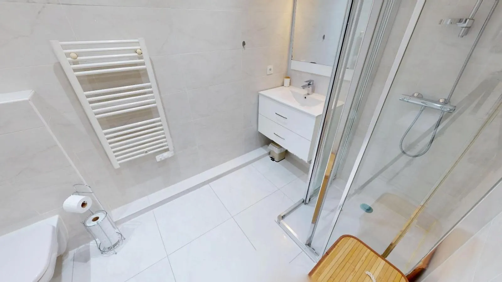 Superbe T2 Refait A Neuf Avec Balcon Vue Montagne A Un Arret De Monaco Apartment Roquebrune-Cap-Martin